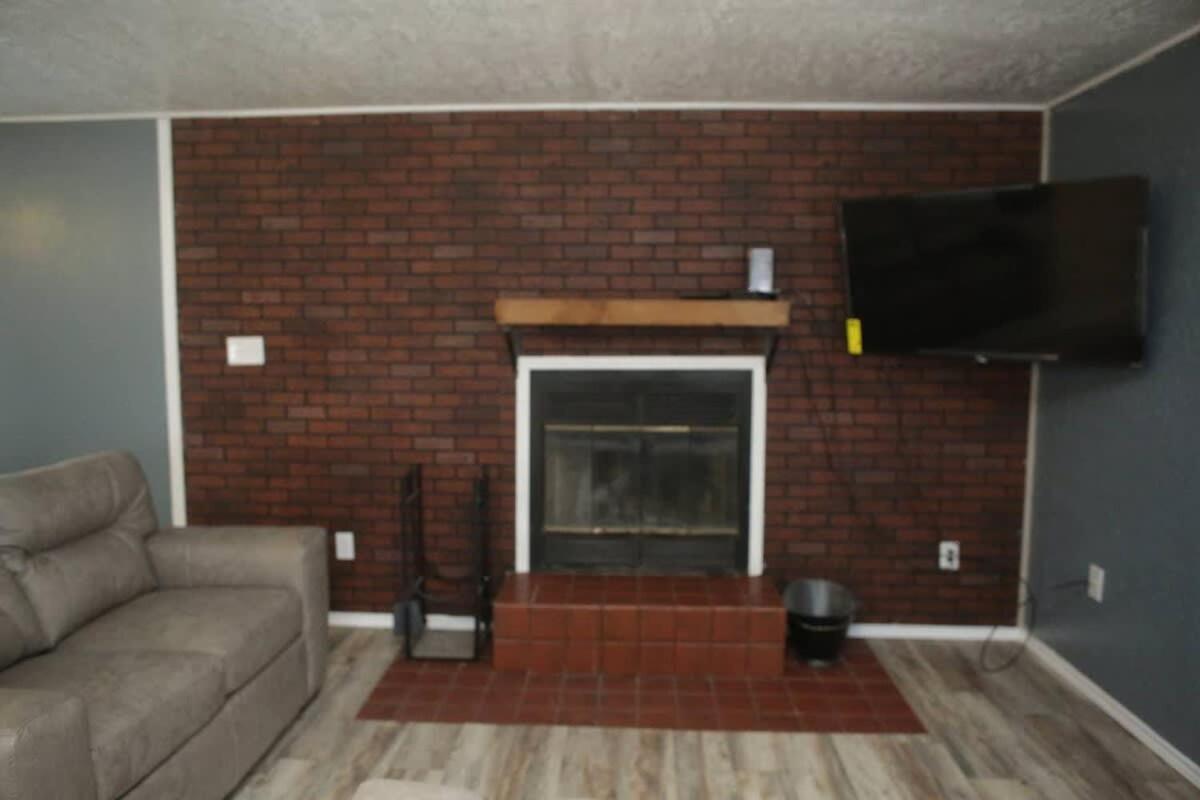 1 Bedroom With A Fireplace Close To Base Lawton Ngoại thất bức ảnh